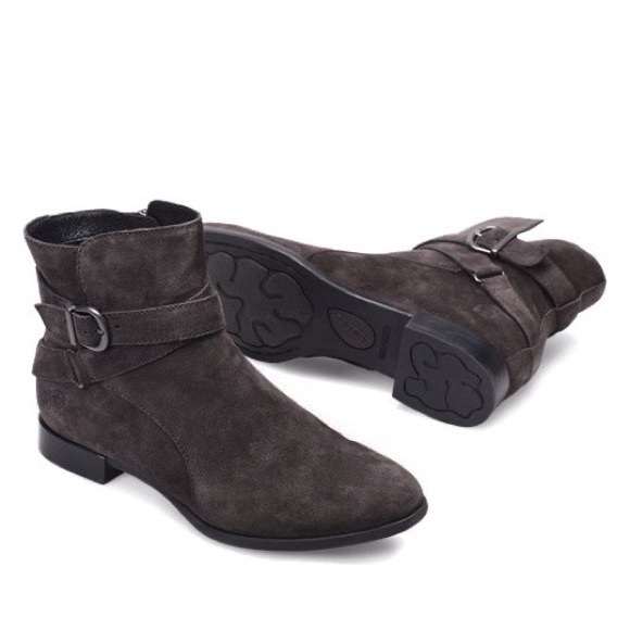 Born Shoes - BORN | Easton Leather Buckle Ankle Boots in Basalto Gray | 10